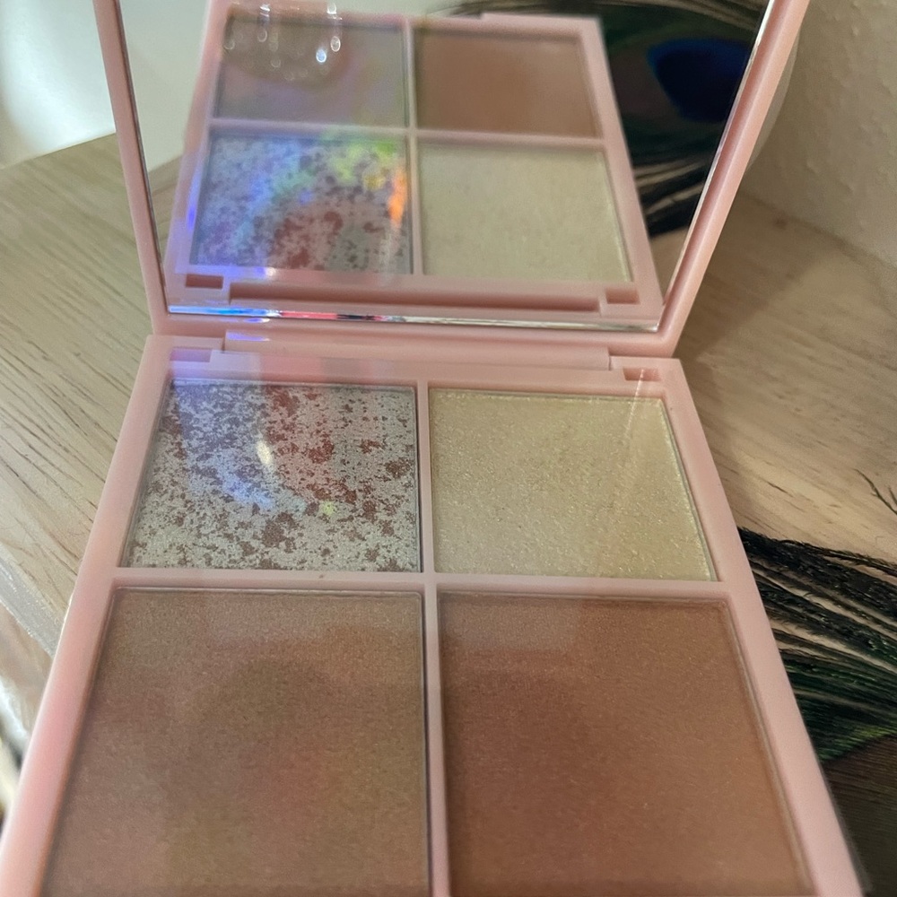 KNDR Highlighter pallet New in Box - Picture 6 of 6